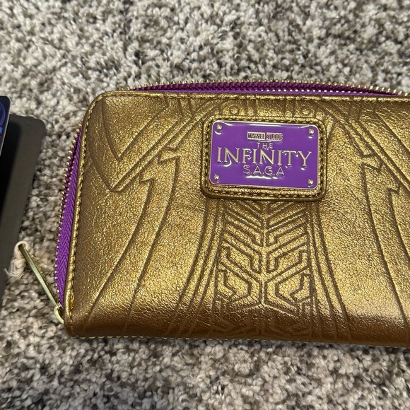 Brand NEW Loungefly Infinity Gauntlet Wallet - Picture 2 of 3